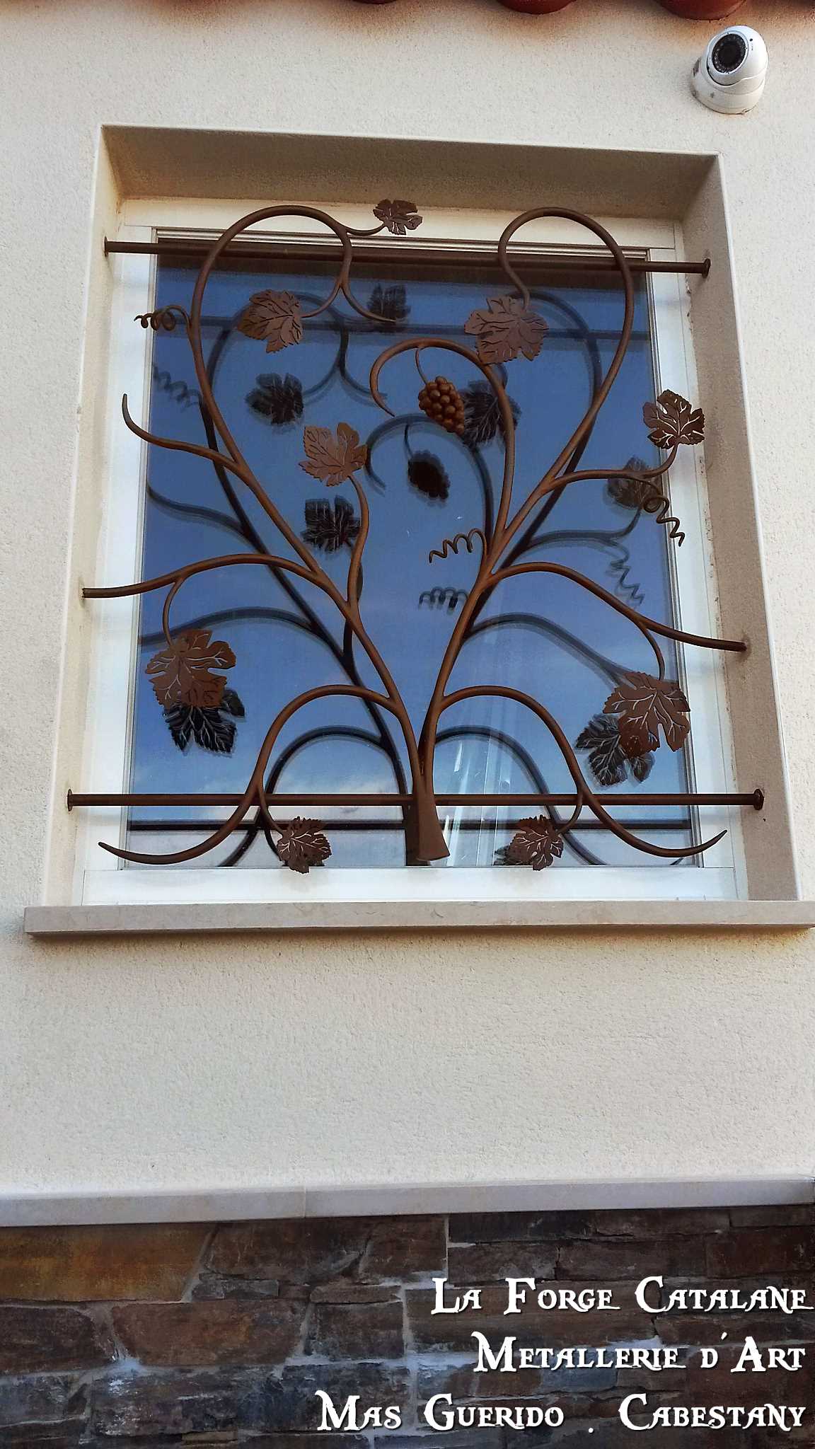 grille protection sarment de vigne forge catalane.jpg